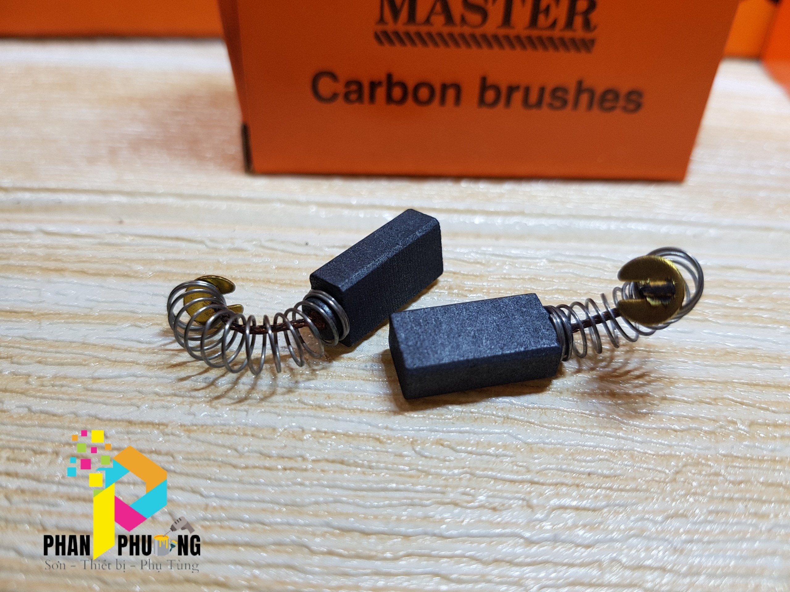Hộp 2 Chổi Than Master Cho Máy Khoan , Máy Cắt ( giá siêu rẻ)