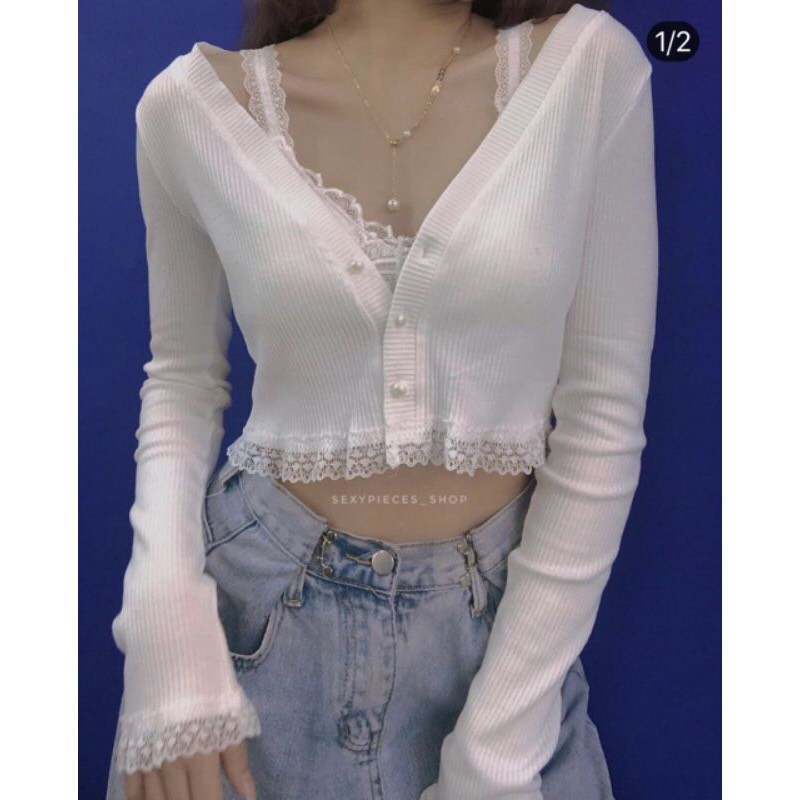 Áo croptop kiểu cổ V tay dài phối ren