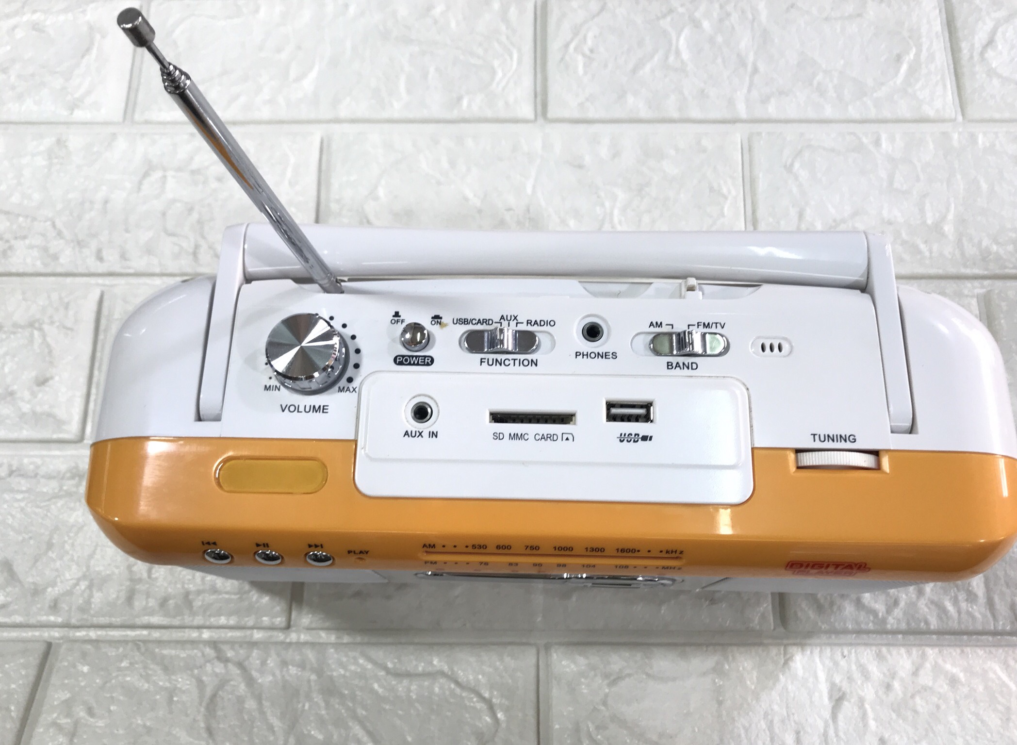 LOA HÁT USB,THẺ NHỚ,RADIO GOLDYIP SP-301 CÓ FM,AM