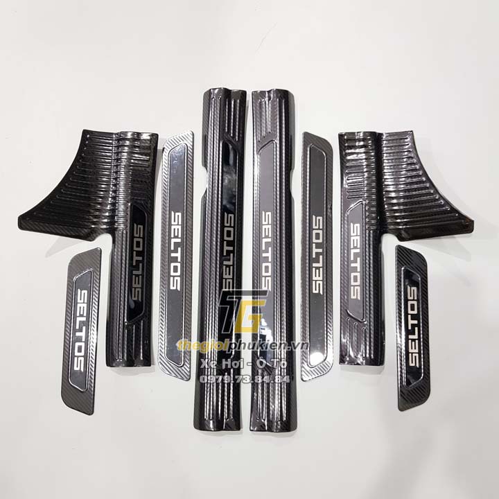 Bộ Ốp bậc cửa, Nẹp bước chân Kia Seltos 2020 vân Carbon 8 chi tiết