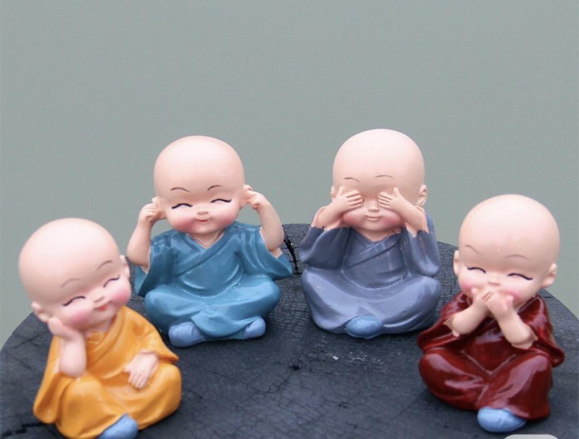 Tượng phật chú tiểu 4 không đá hổ phách