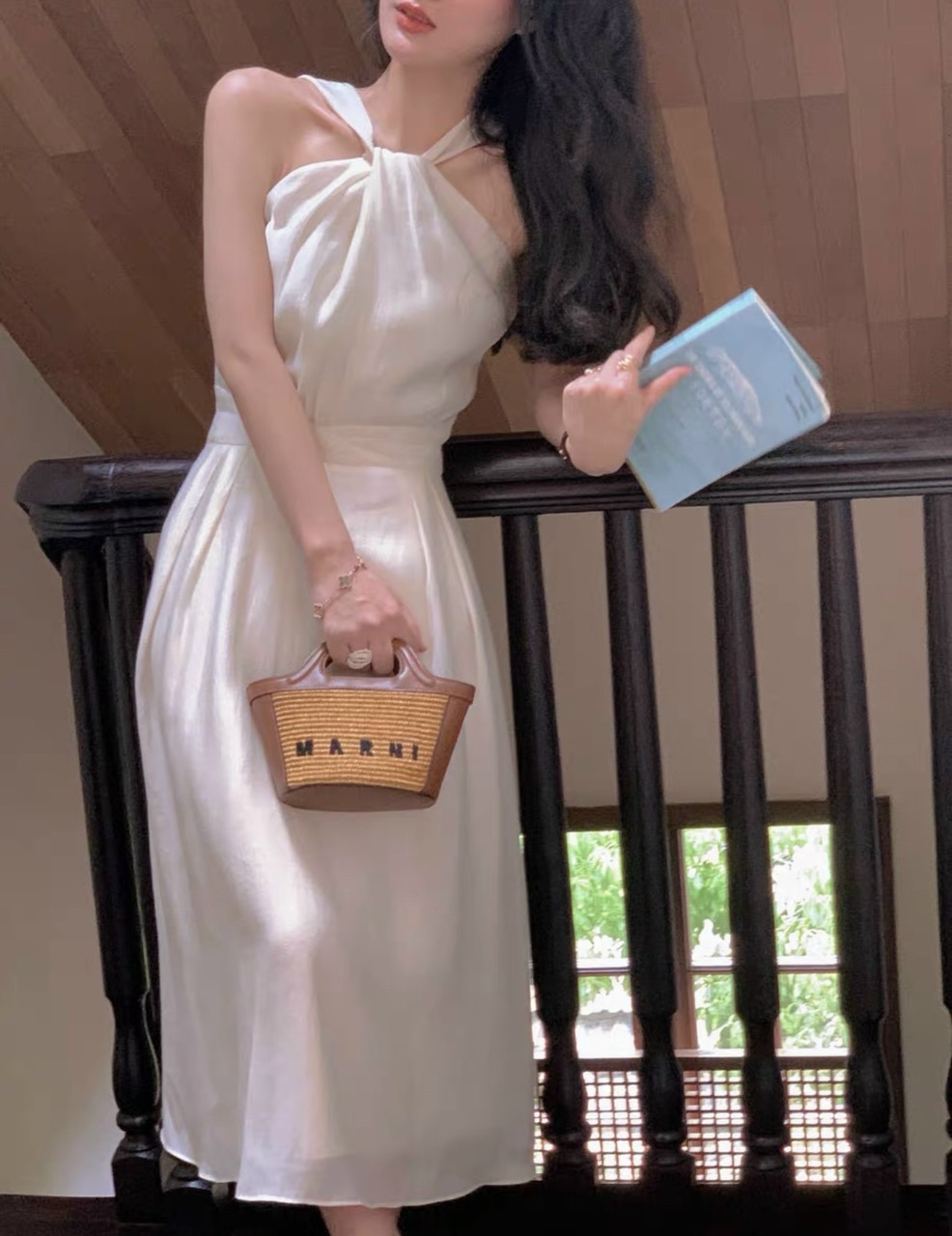 Đầm yếm trắng tùng xoè