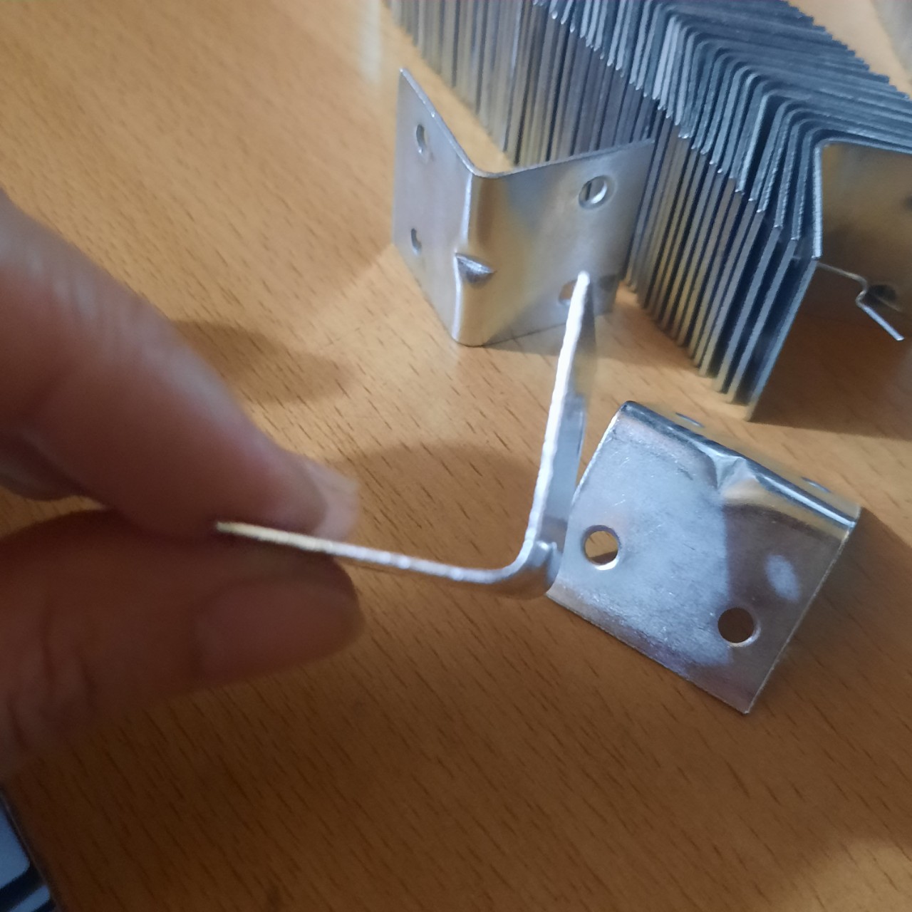Combo 50 ke góc sắt vuông 4 lỗ thẳng