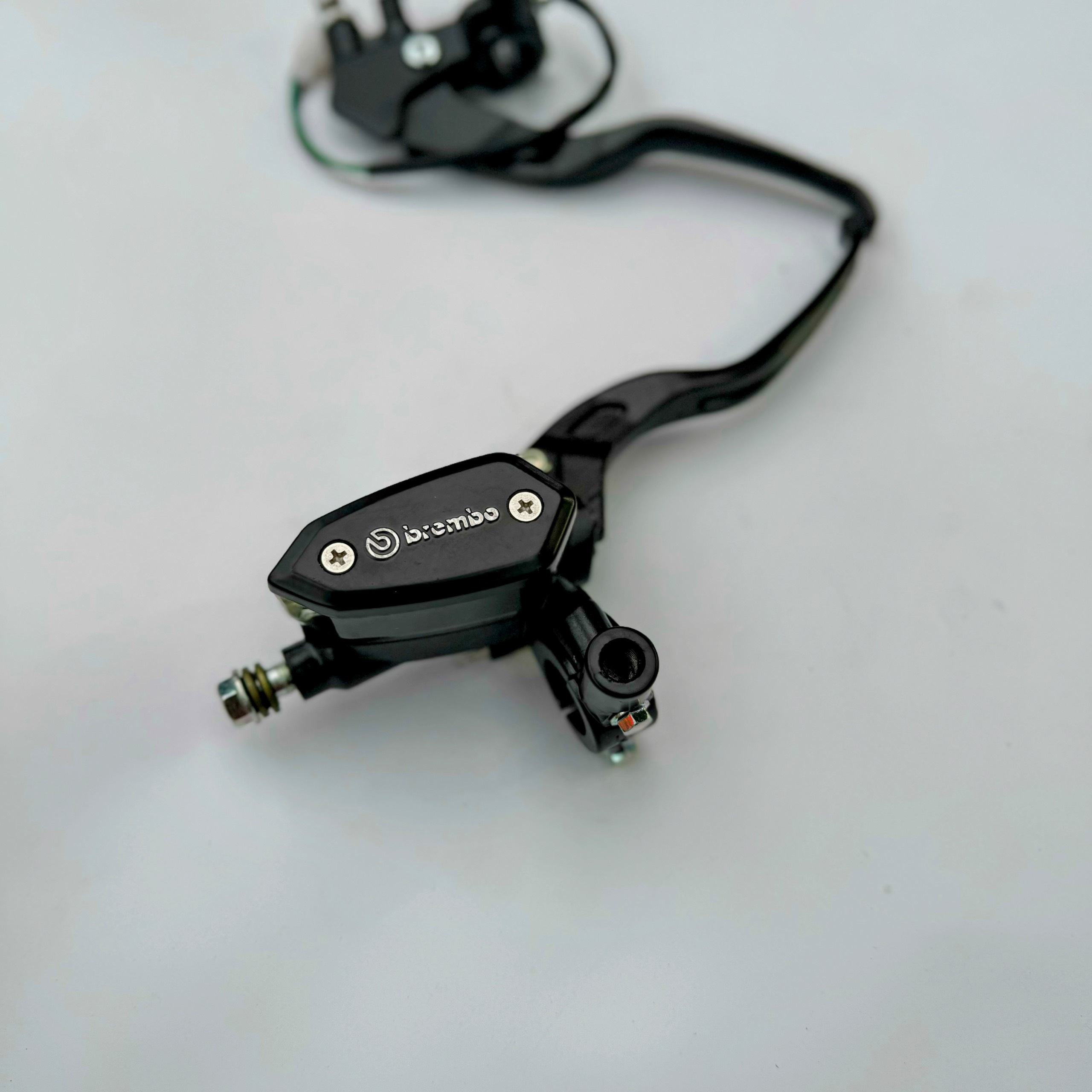Cặp tay thắng brembo Bình dầu xéo 1.1