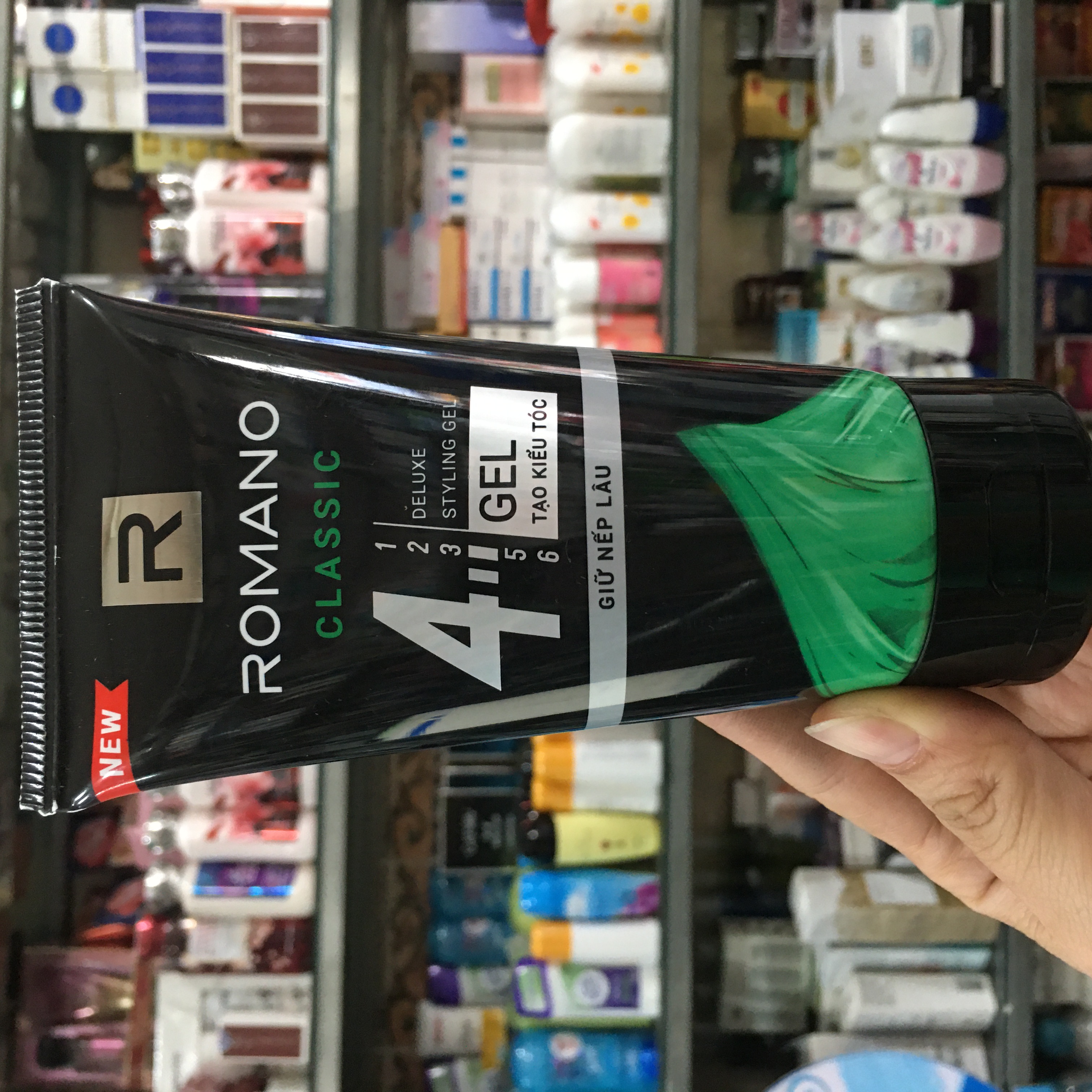 Gel vuốt tóc Romano Classic số 4 giữ nếp lâu 150g