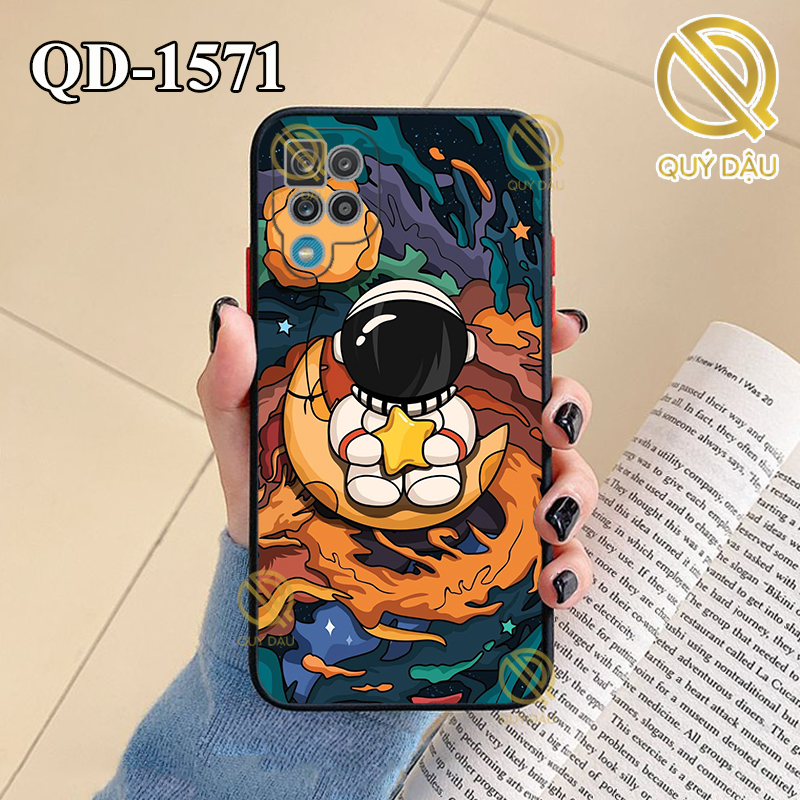Ốp lưng Samsung Galaxy A12 in hình Phi hành gia P1