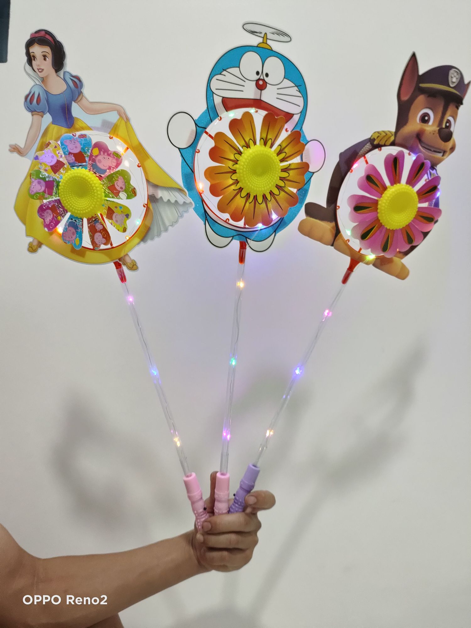 Chong chóng có đèn led hình ảnh kute