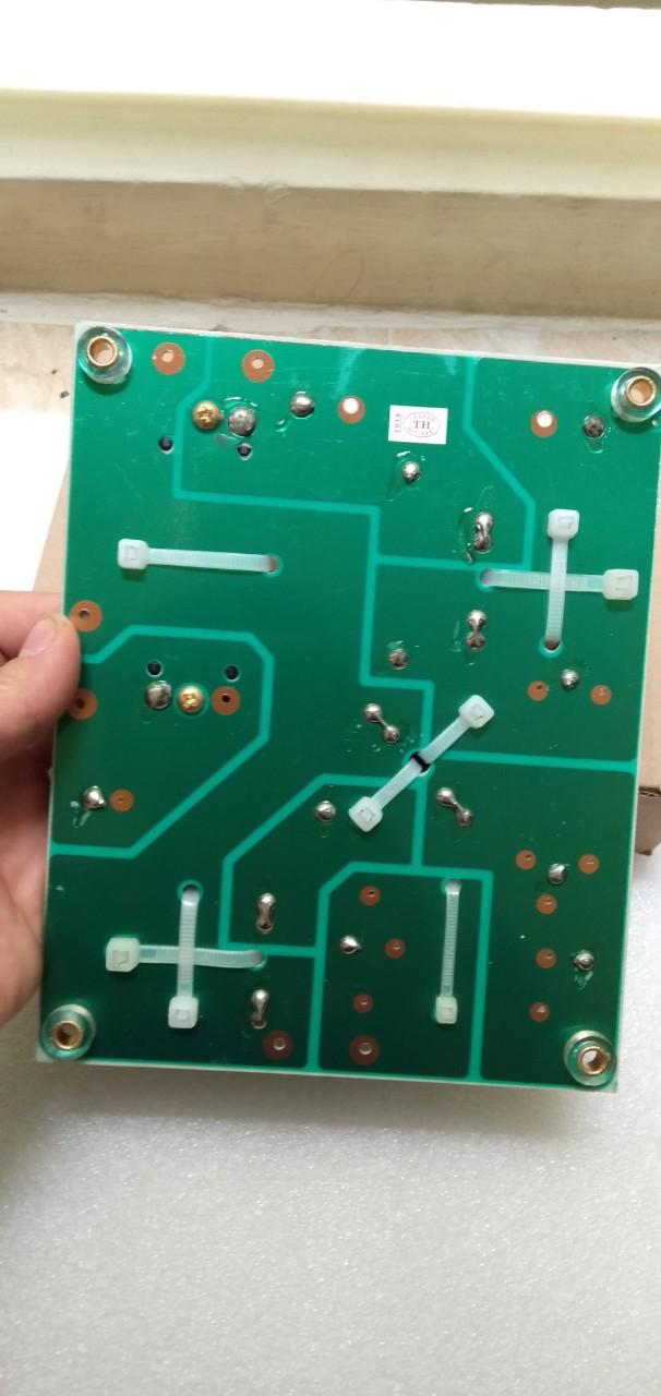 Mach phân tần loa SRX-725