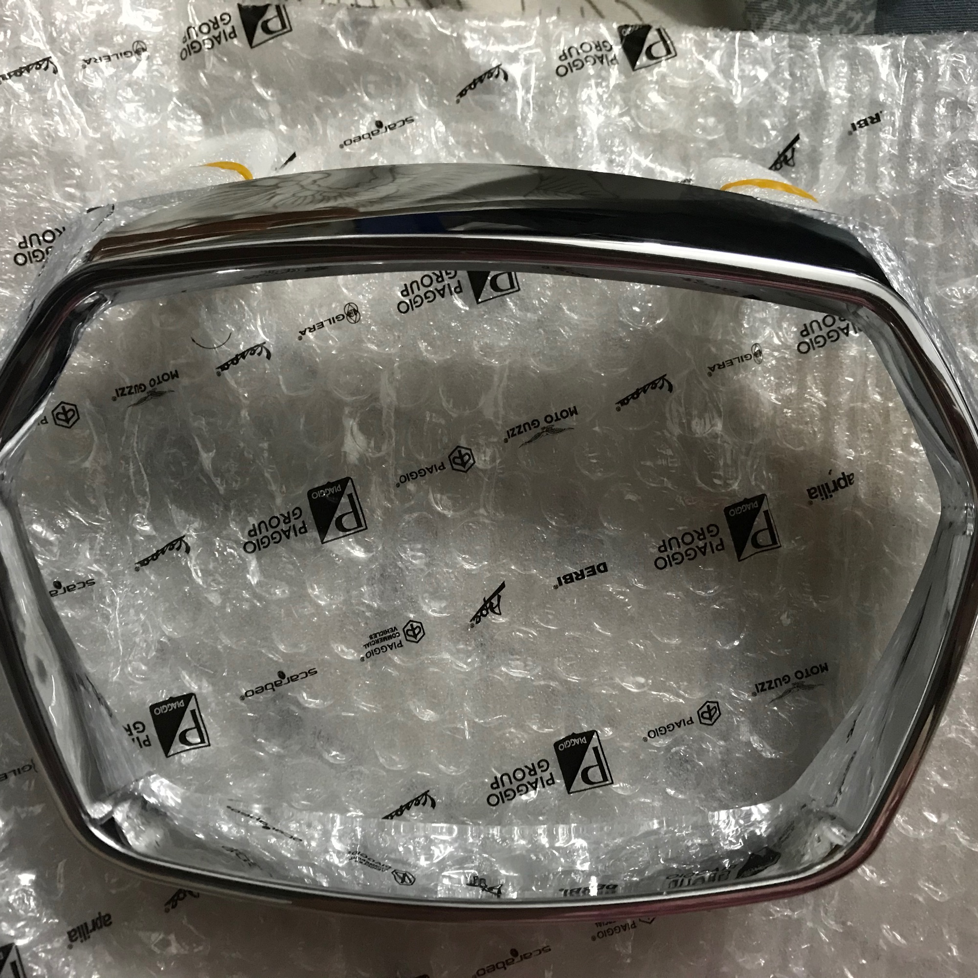Viền pha đèn xe Vespa Sprint hãng