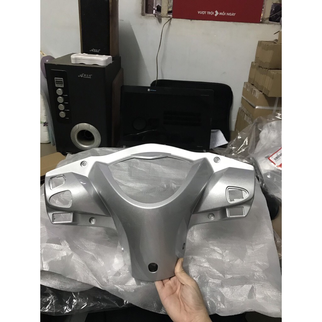 Nắp sau tay lái Vision đời 2011-2013 ( bợ cổ Vision )