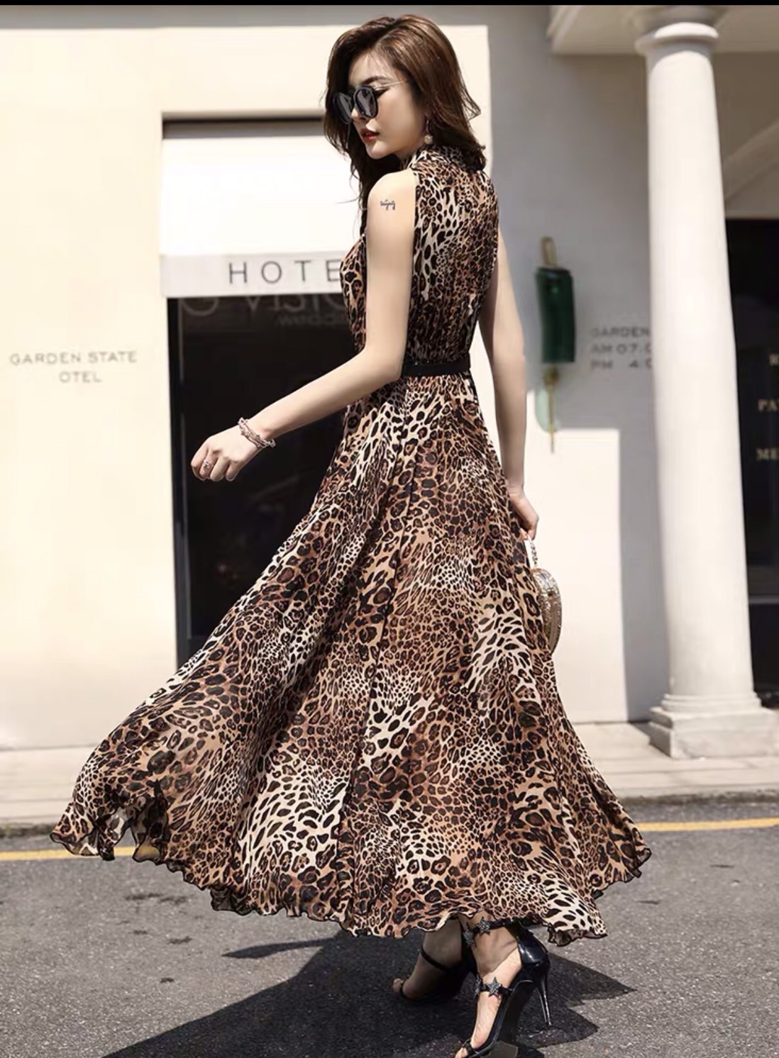 Đầm maxi beo cổ trụ sát nách kèm nịt thời trang