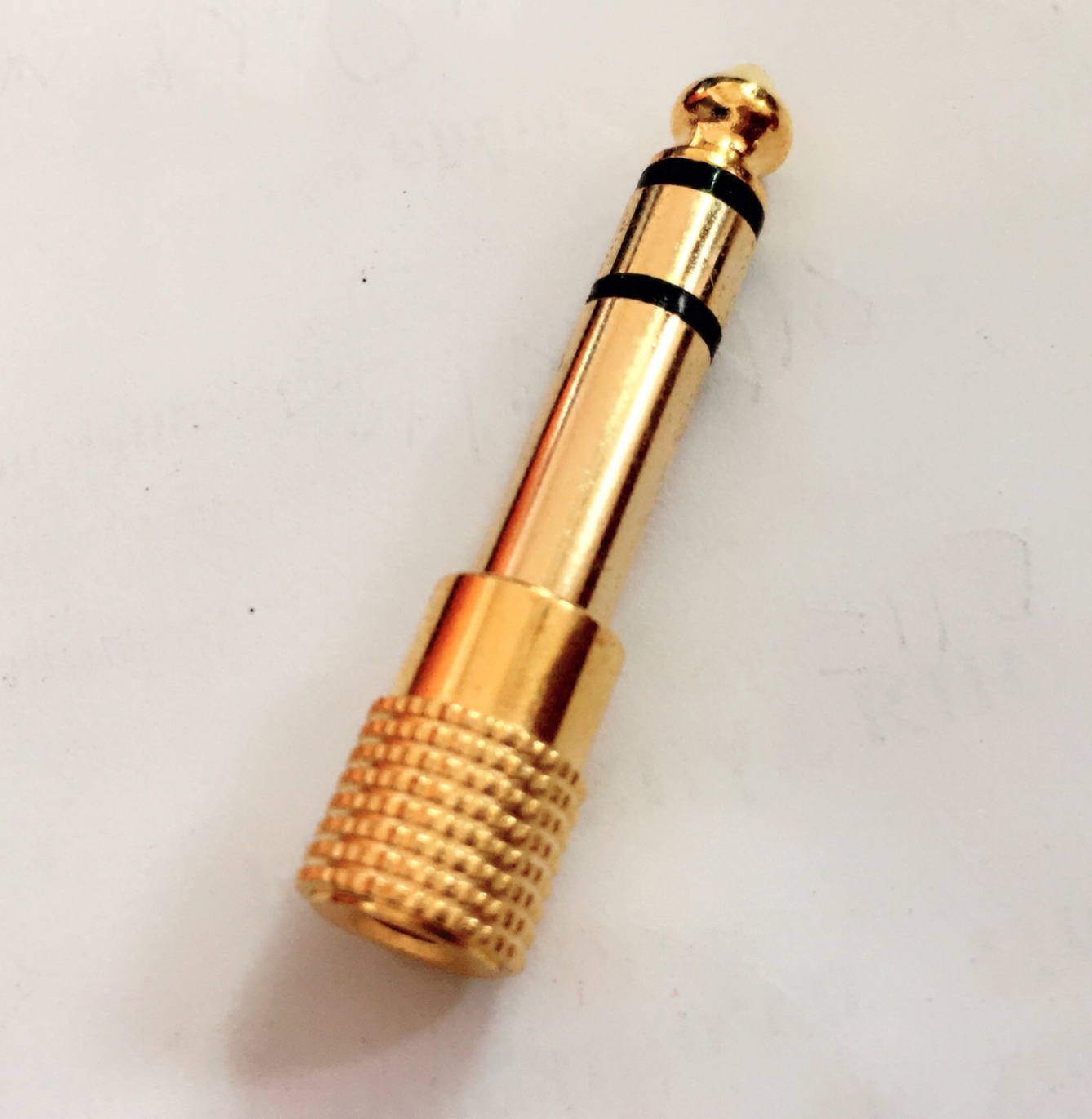 01 cái jack chuyển đổi Âm thanh từ 6.5mm ra 3.5mm ( loại tốt )