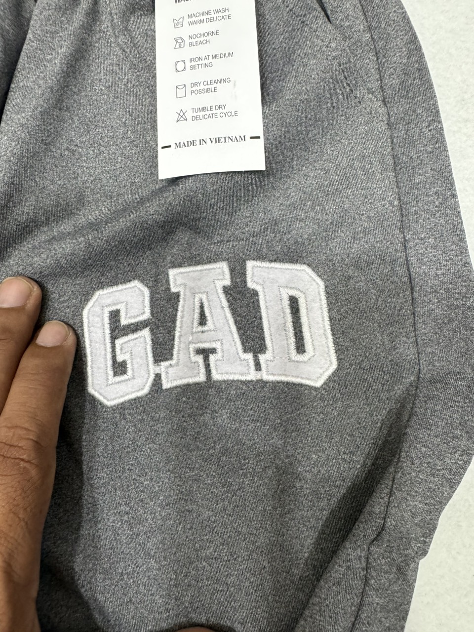 Quần thun dài cho bé trai thêu logo GAD
