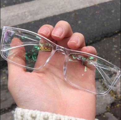 [HCM]Mắt kính gọng nhựa trong suốt kiểu dáng đẹp y hình
