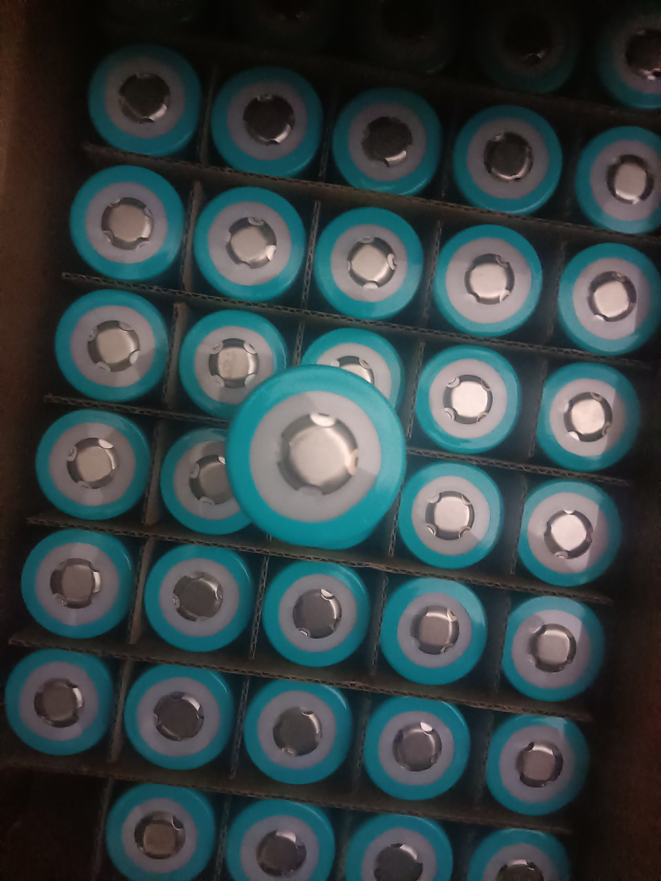 Pin cell 32650 3.2V - Cell mới 100%