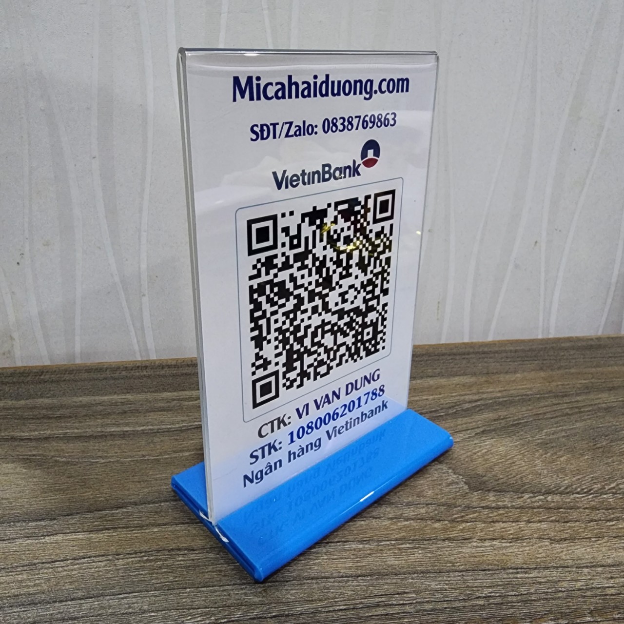Menu mica in mã QR Code để bàn.