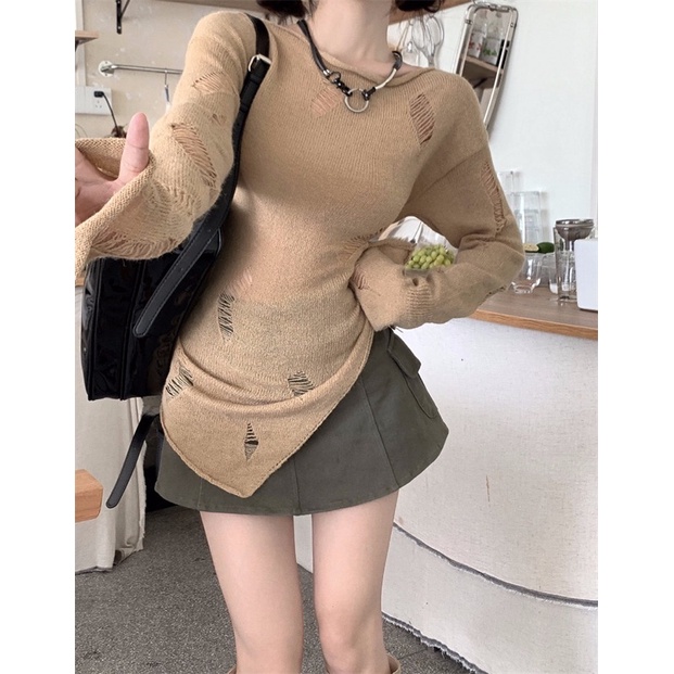 Áo len tay dài rách vạt chéo | sugarblingbling