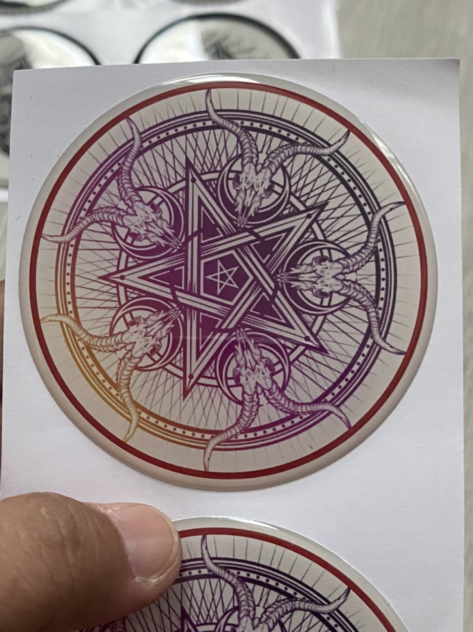 TEM DÁN NẮP TÀI XỈU DÁN LOGO XE