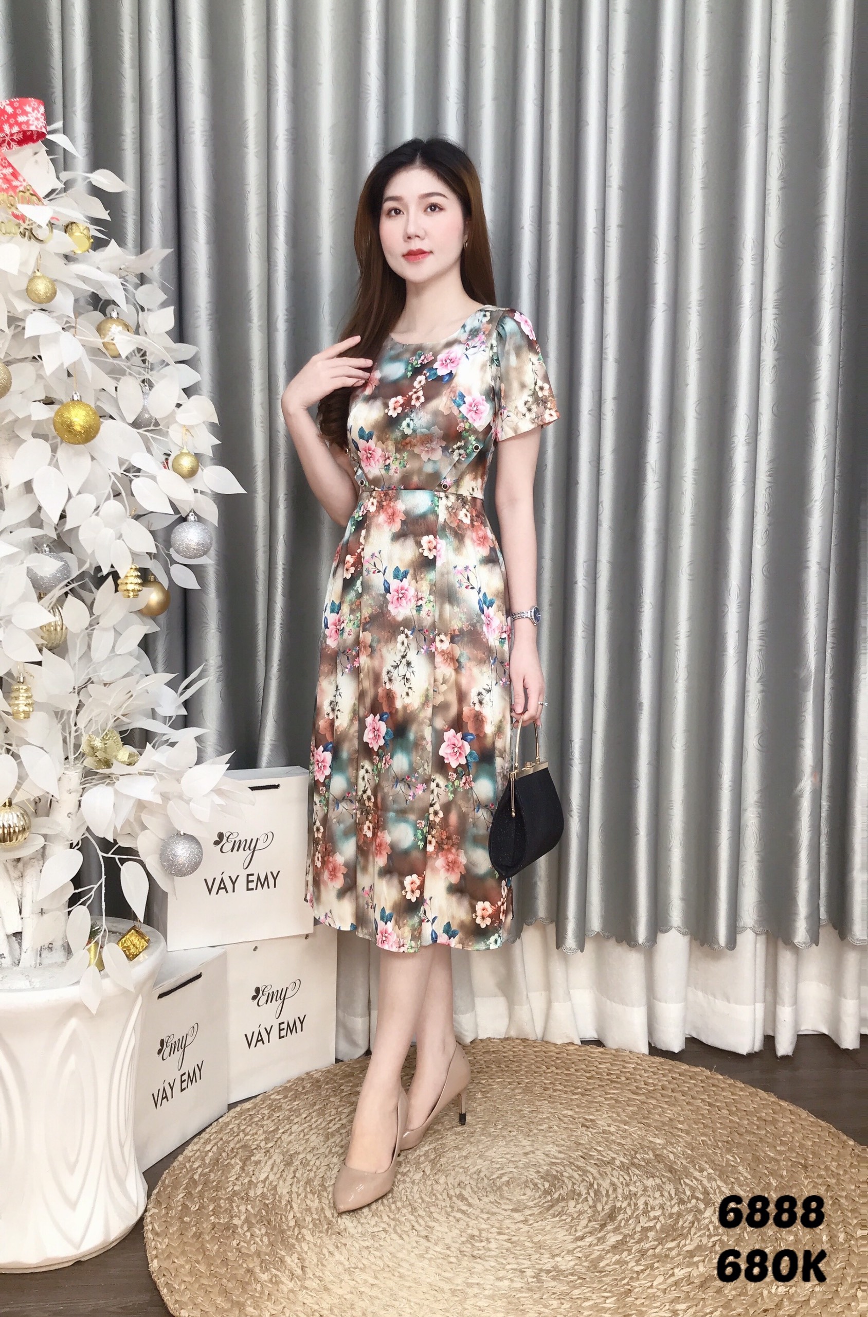 Đầm EMY EM6888 Xoè Lụa Vân Cổ Tròn