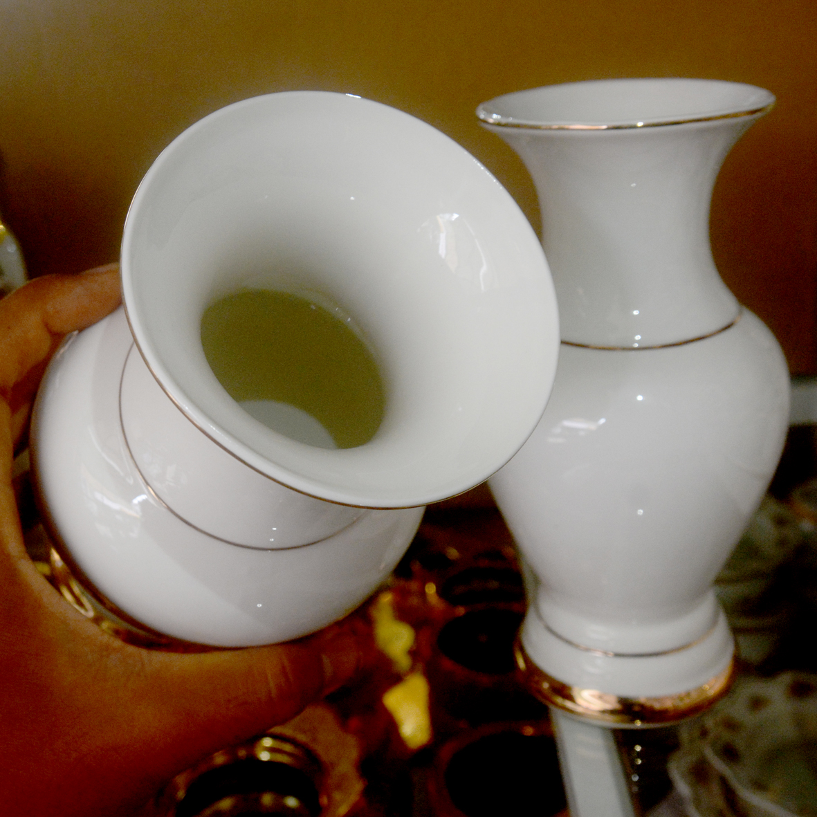Bình hoa thờ cúng bàn thờ gốm sứ trắng