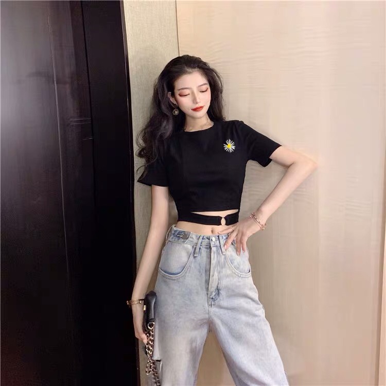 Áo croptop phối đai khoen bụng thêu hình hoa cúc xinh xắn TTSA0220