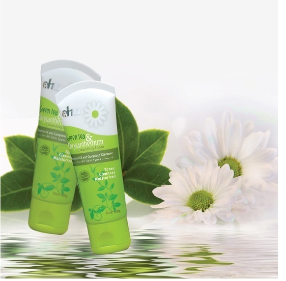 sưa rửa măt Trà xanh hoa cúc eliza
