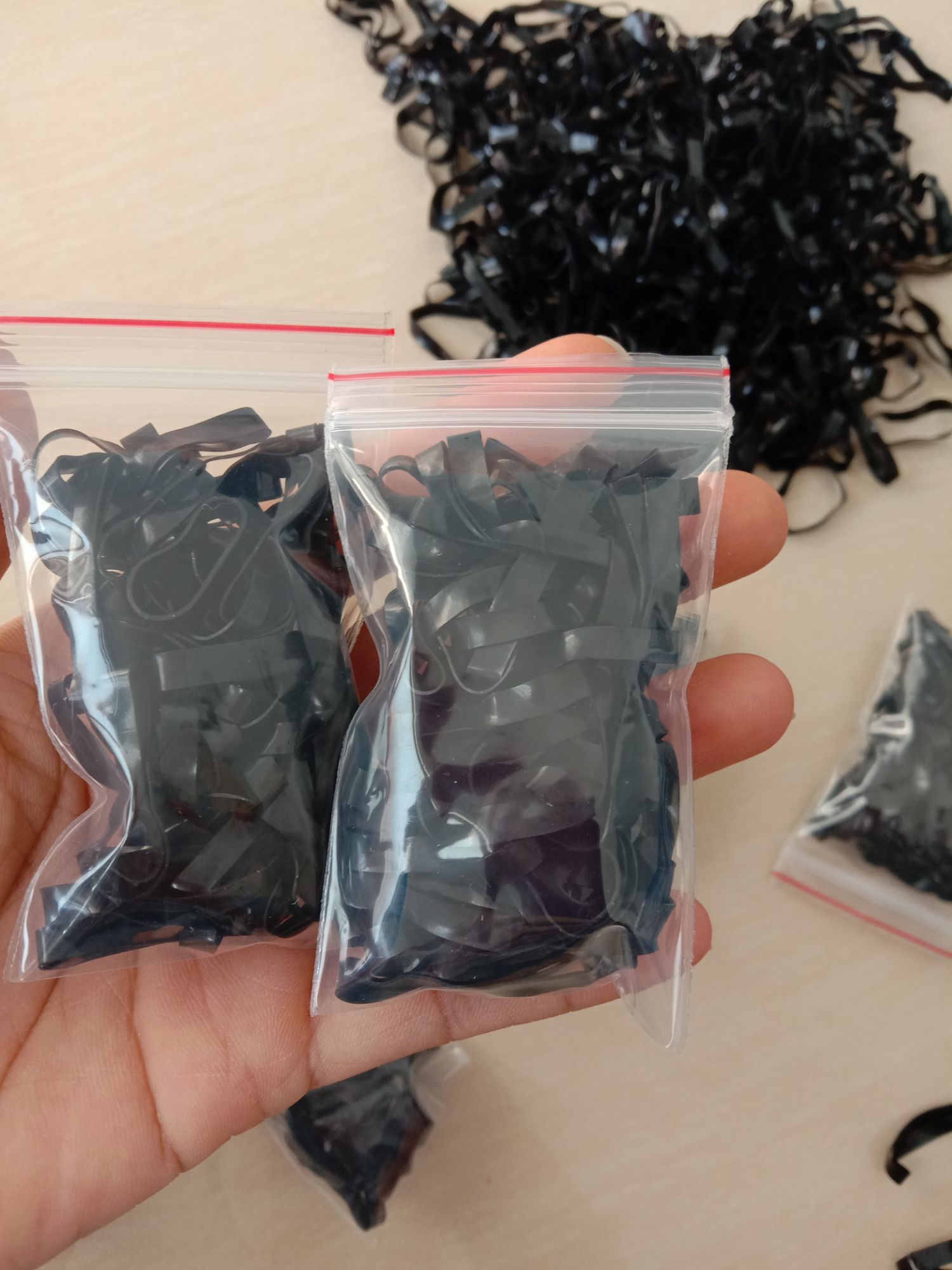 thun đen buộc tóc bảng to....[combo 7 bịt]…1 bịch 50 sợi