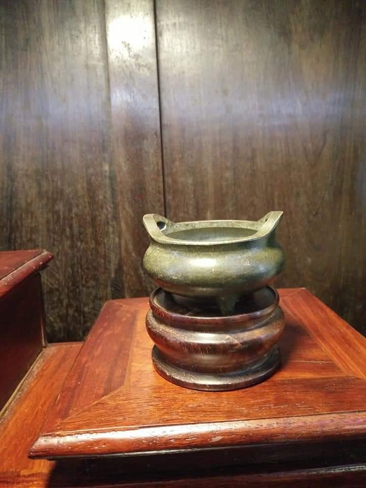 Lư Xông Trầm Hương Ba Chân Đồng Cổ