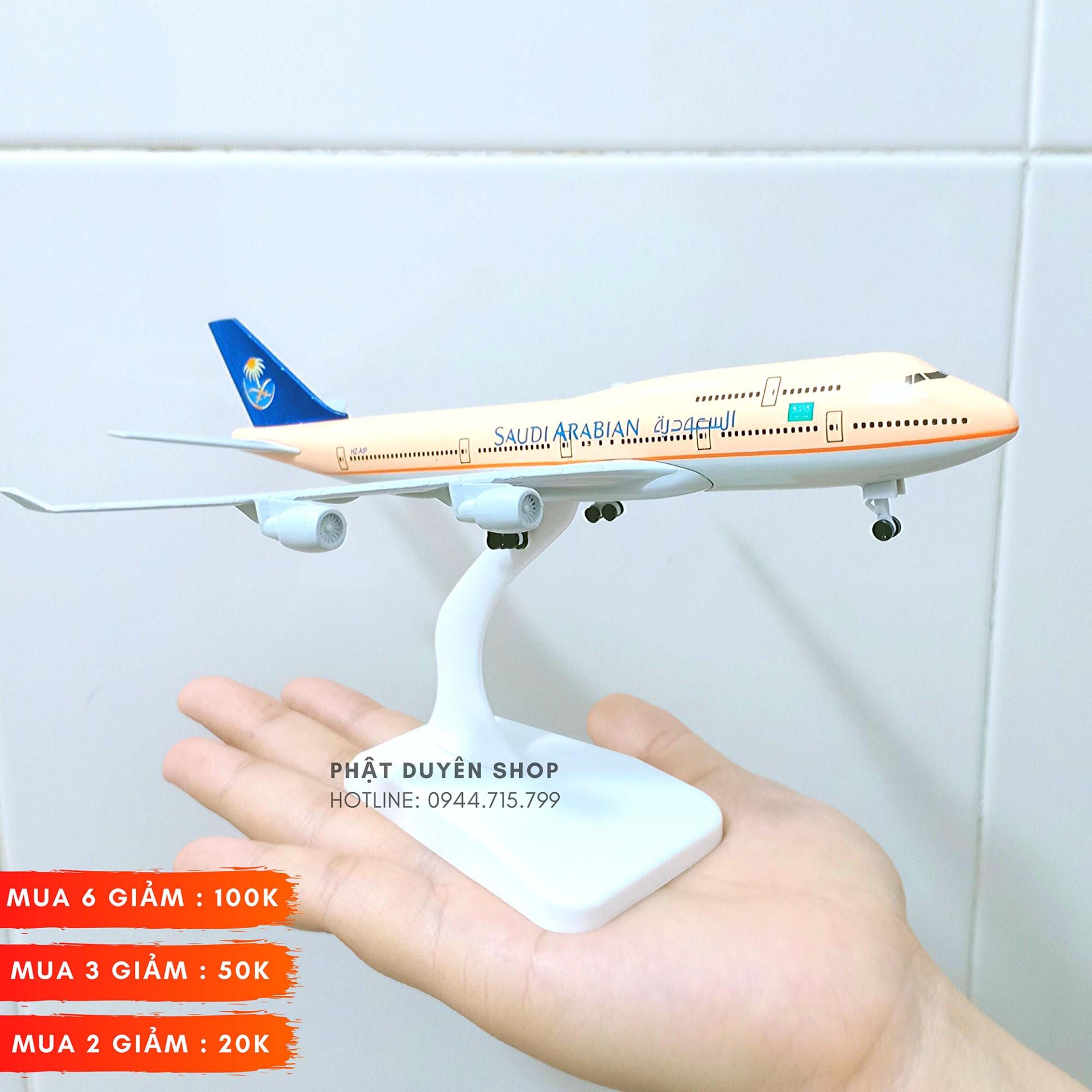 Mô hình máy bay tĩnh Airbus A380 Saudi Arabian Airline ( 20cm + Đế chưng bày + Bánh xe) Hợp kim sáng - Bộ sưu tập