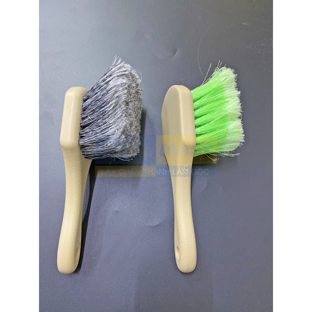 Bàn chải thảm nỉ, thảm cao su và lốp