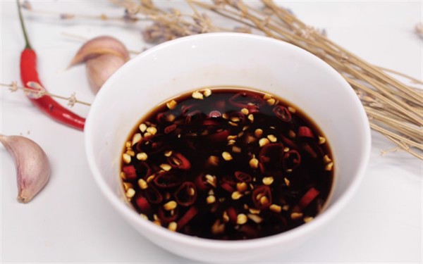Nước Tương Maggi tỏi ớt chai 200ml