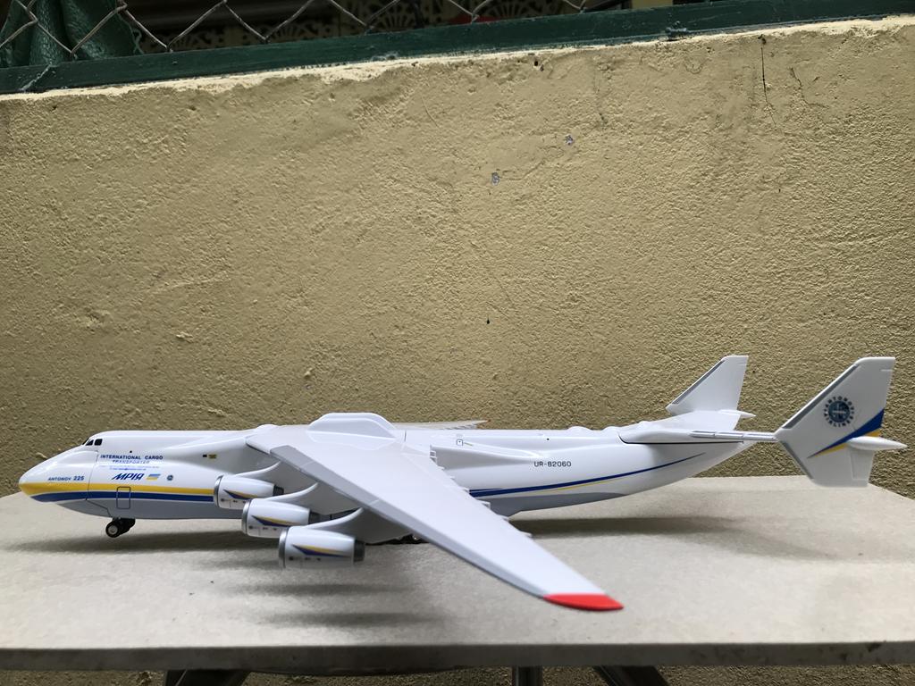 Mô hình máy bay ANTONOV Airline 1:200