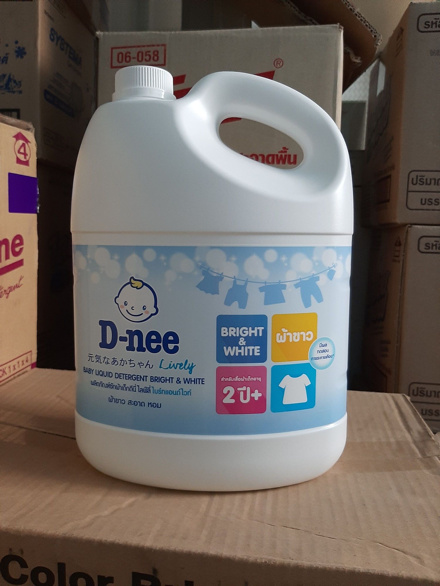 Nước giặt xả D nee trắng can 3000ml Thailand