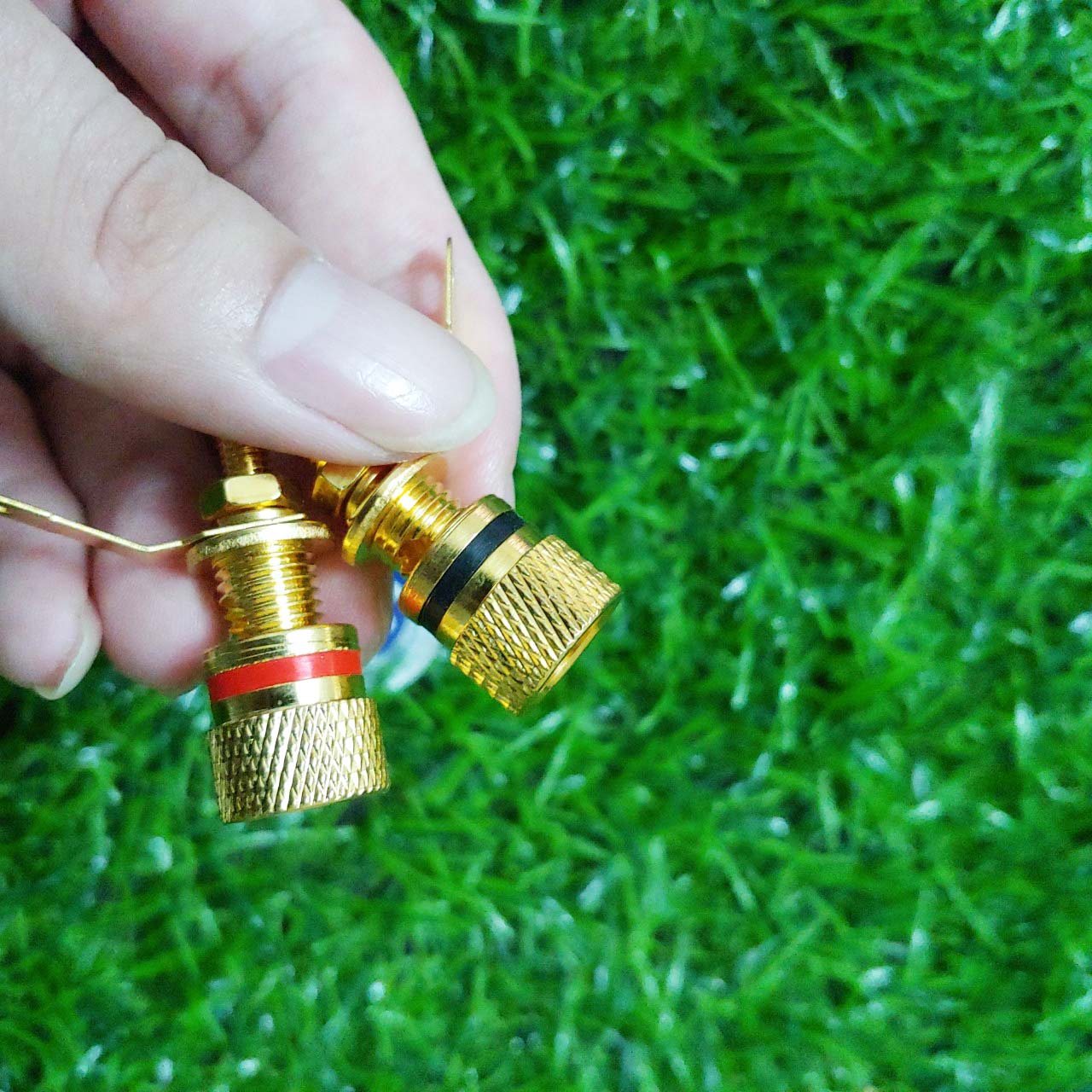 Cọc loa đơn mạ đồng