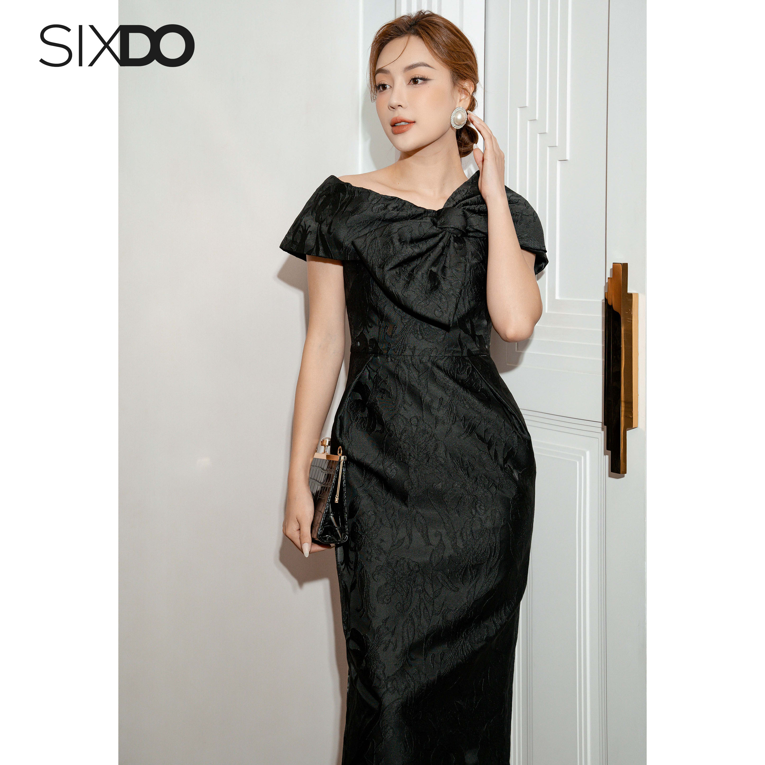 Đầm gấm trễ vai phối nơ SIXDO (Black Off-shoulder Midi Brocade Dress)