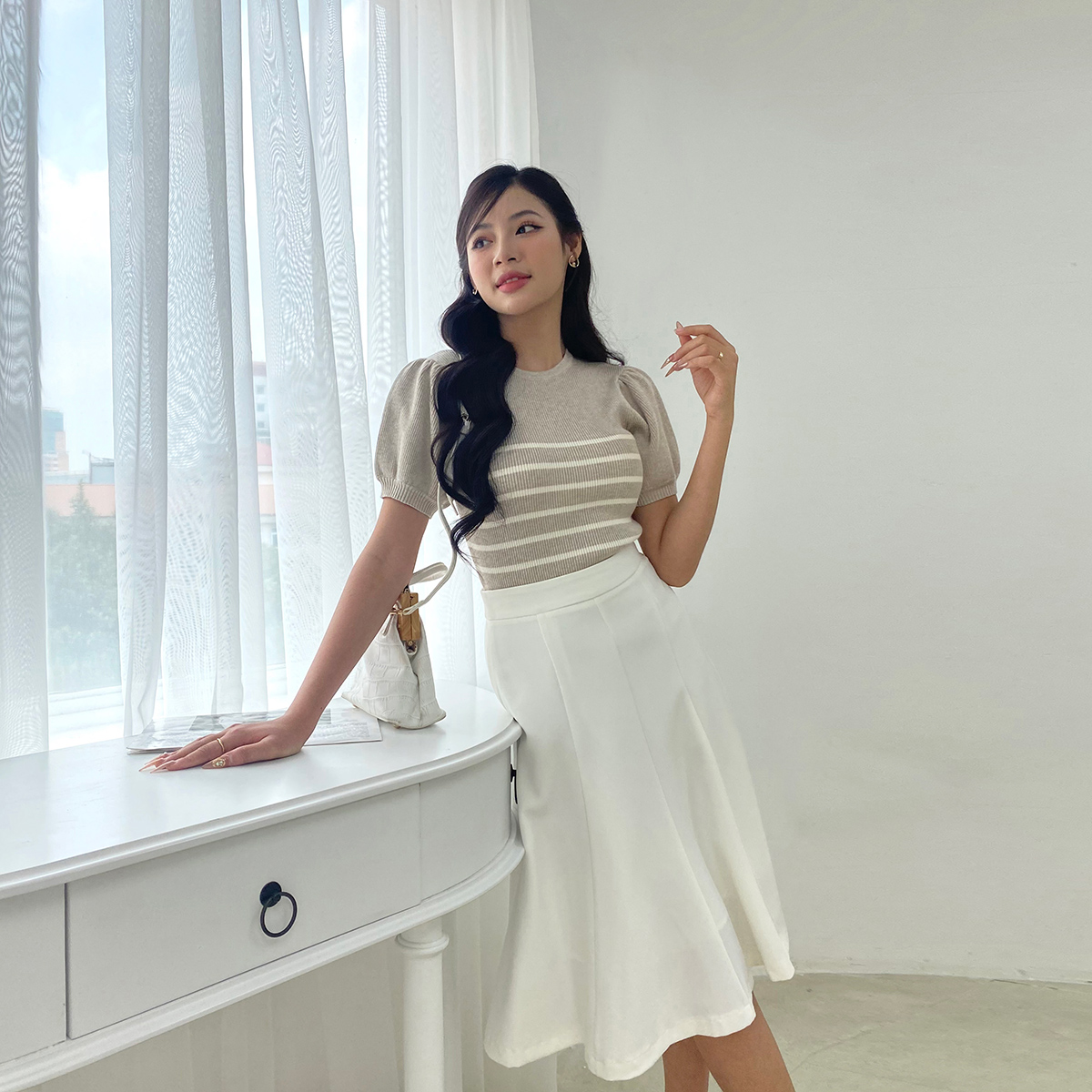 Áo len nữ tay bồng cổ tròn lamer l61w23q012