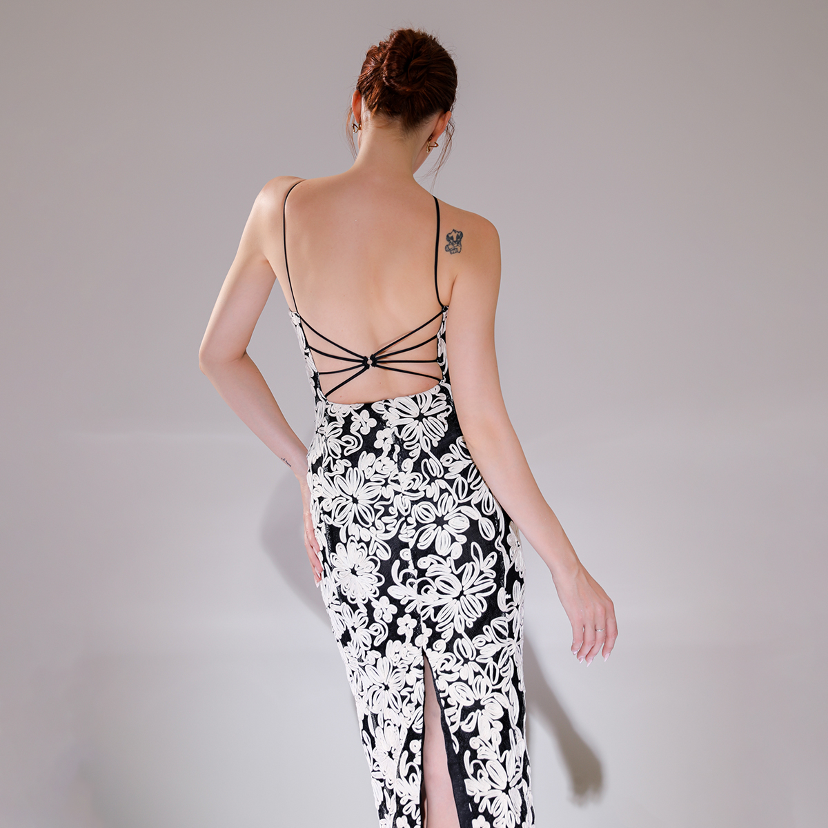 ELPIS - Đầm ôm dài cổ yếm cut-outs SS22D09