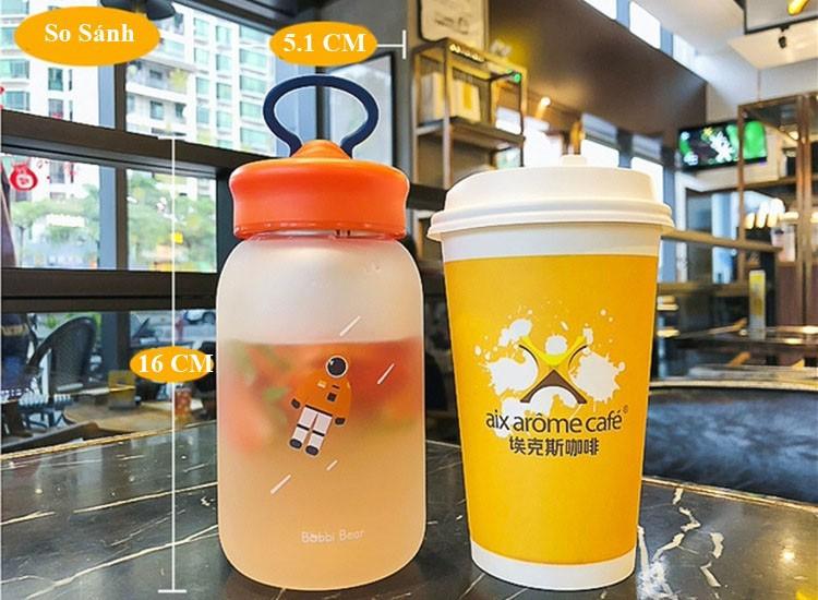 Bình nước thủy tinh khám phá du hành vũ trụ