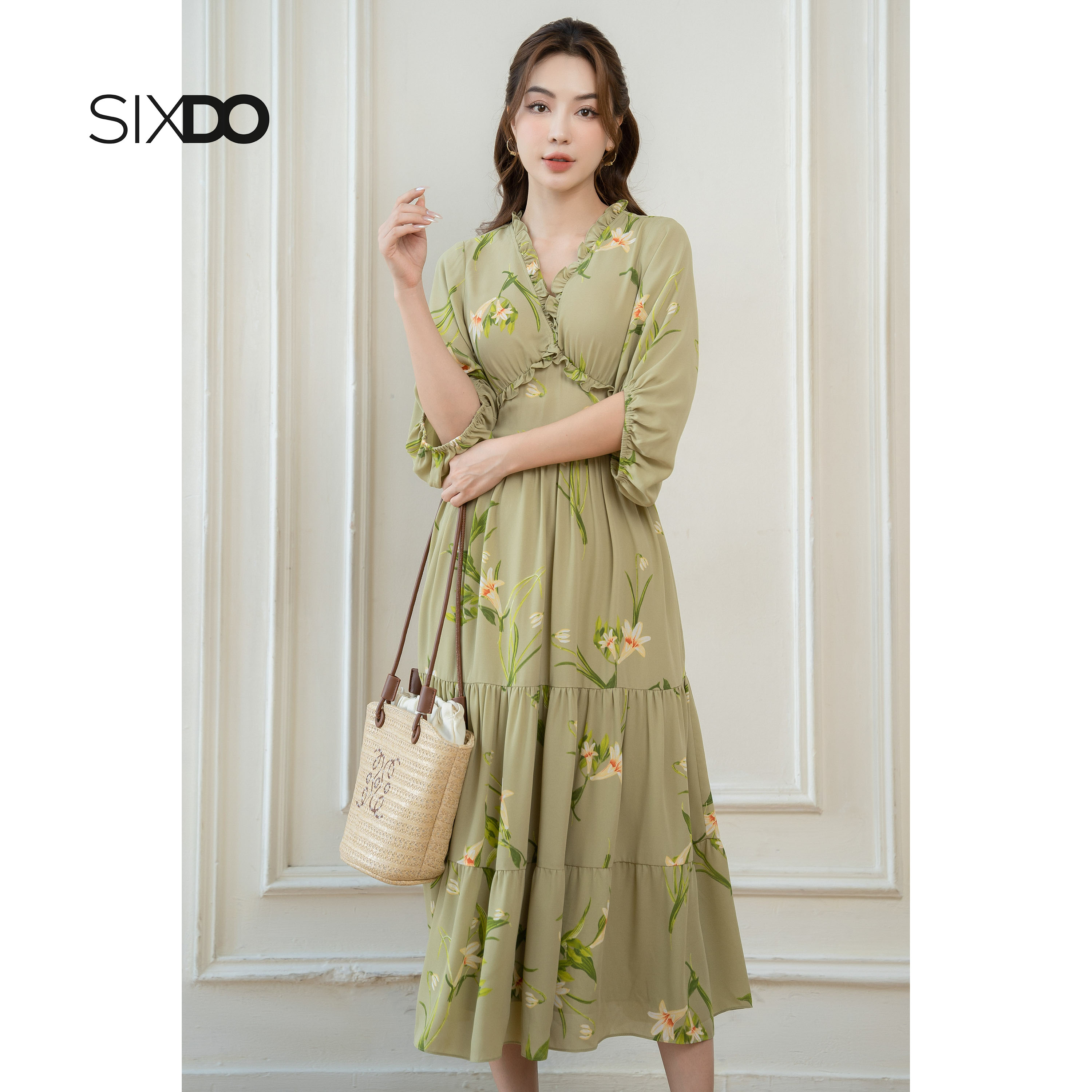 Đầm hoa chiffon cổ V phối bèo SIXDO (Floral Midi Chiffon Dress)
