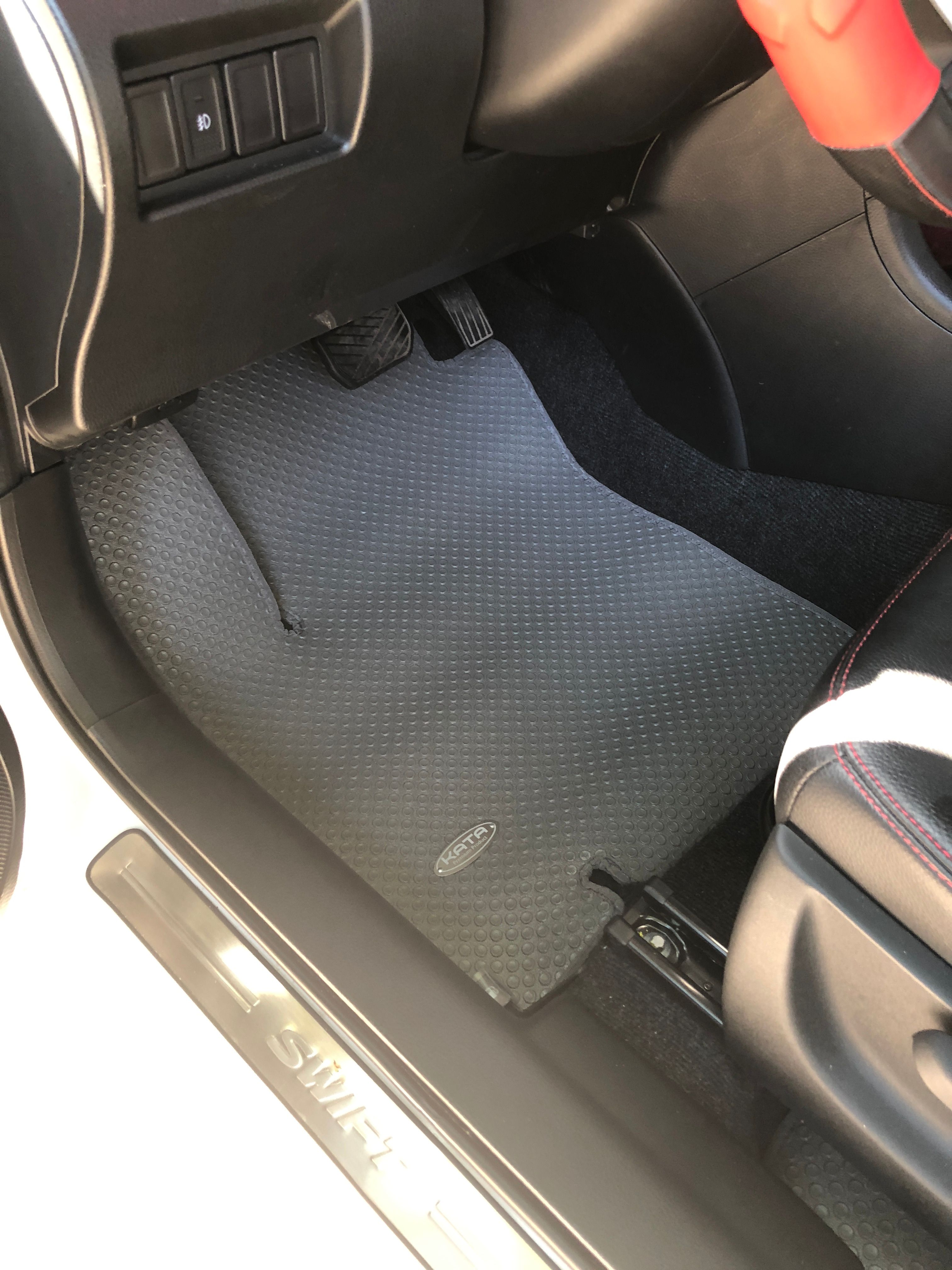Thảm lót sàn ô tô Suzuki Swift (Đen)