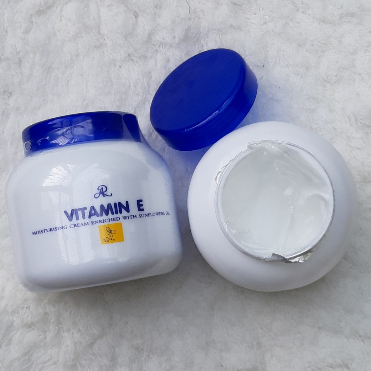 Kem sữa dưỡng trắng da body Vitamin E 200ml Thái Lan