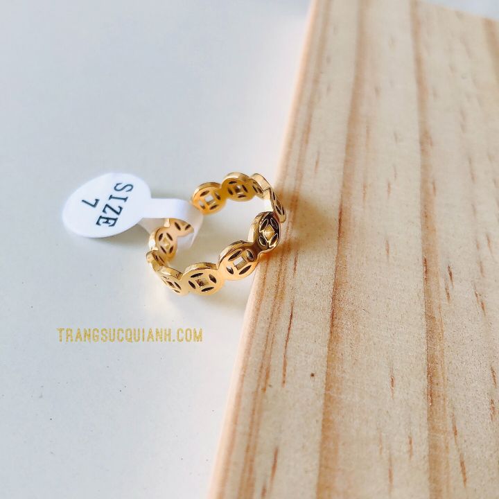 Nhẫn titan kim tiền màu vàng xinh đẹp
