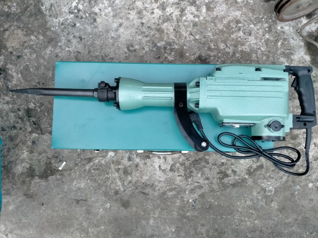 Máy đục bê tông 30mm HITACHI