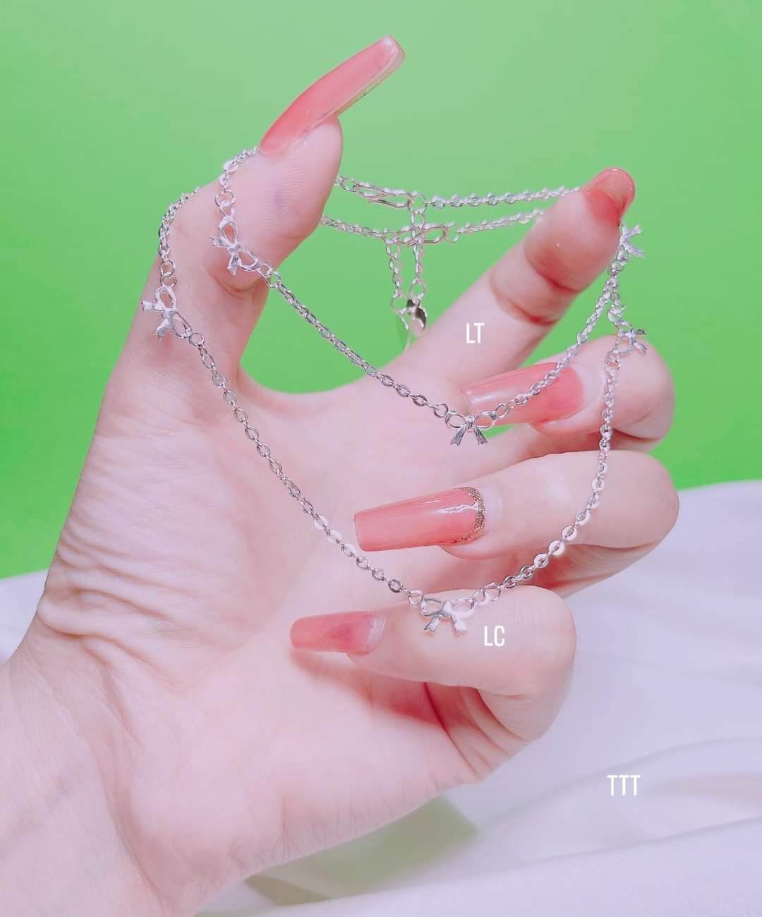 com bo lắc tay +lắc chân.