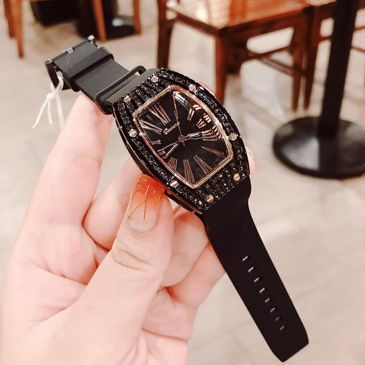 Đồng Hồ Davena Nữ Dây Silicon Đen 30x38mm Black Authentic