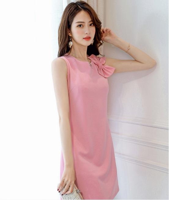 Đầm suông đũi Thái đính nơ nữ tính.
