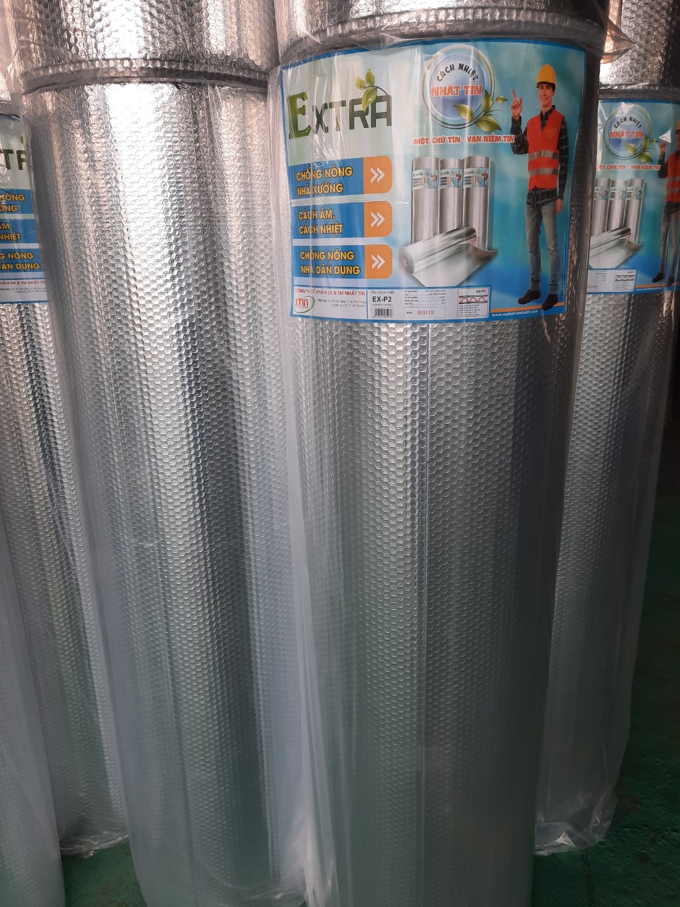 TẤM LÓT CÁCH NHIỆT CHỐNG NÓNG CHỐNG ẨM PE PHỦ BẠC 2 LỚP -KT 1M55 X 40M ( 60M2 )