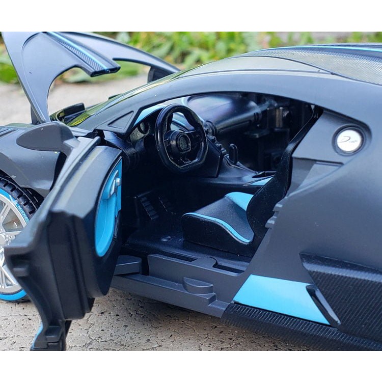 Mô hình xe Bugatti Divo 1:24 Double Horses