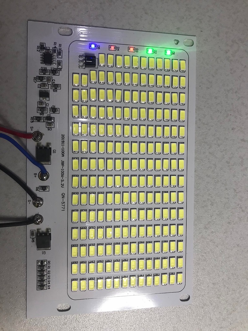 Led năng nượng mặt trời ( CÓ BÁO PIN KÈM ĐIỀU KHIỂN )