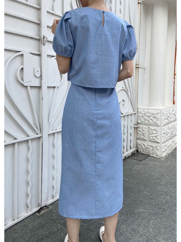 Set áo croptop phối chân váy xẻ Lovadova 23D03C004